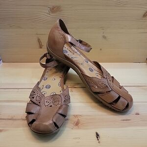 Bare Traps Riggins Women Size 10 Brown Leather Strappy Laser Cut Hook Loop Shoe